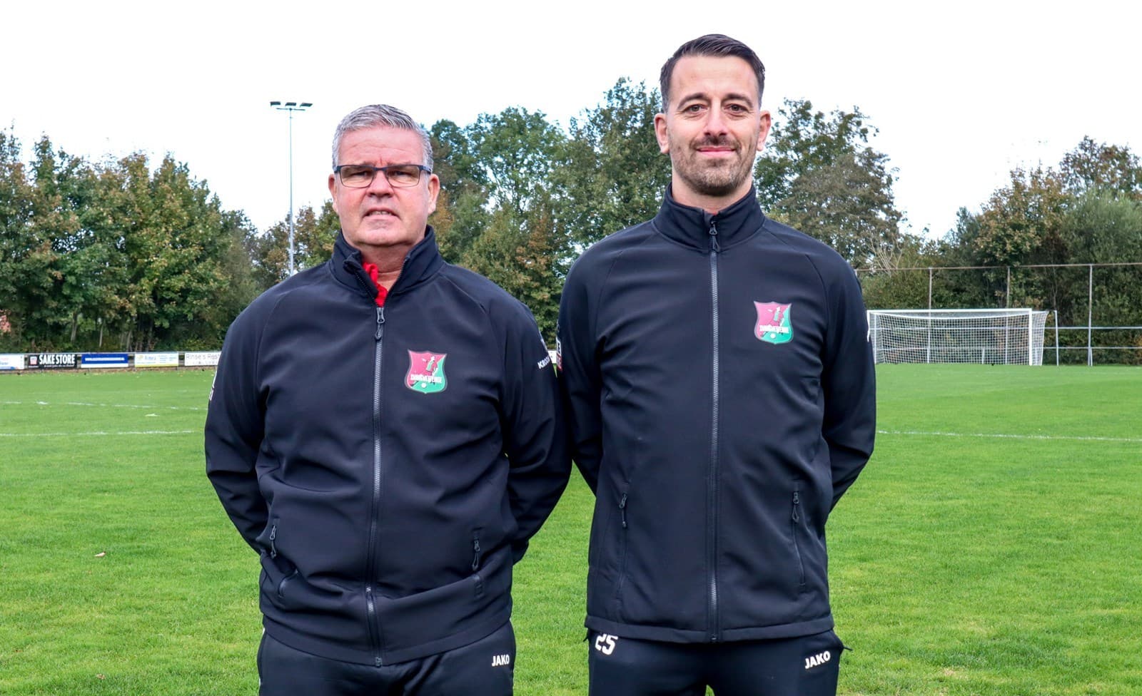 Hoofdtrainer Jan Mulder en assistent Klaas de Boer verlengen contract bij VVZwaagwesteinde
