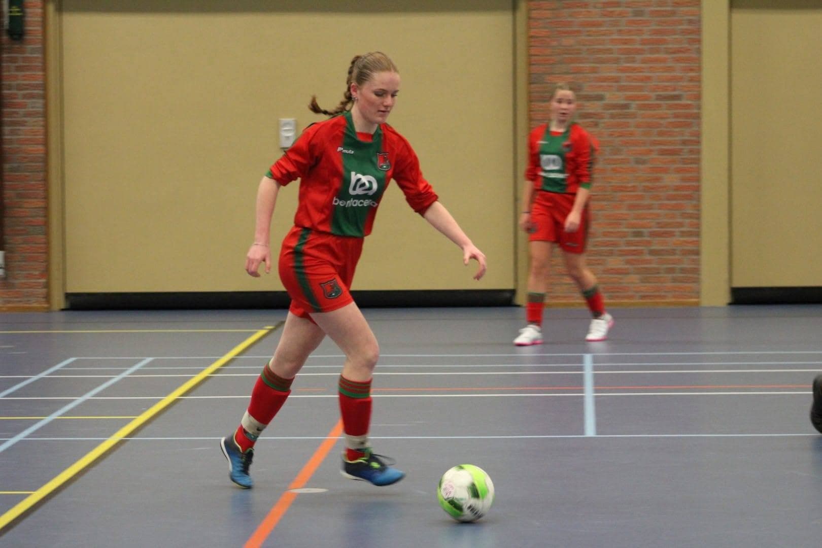 Zaalvoetbal met de meiden van VVZ