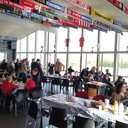 Volle kantine bij de brunch