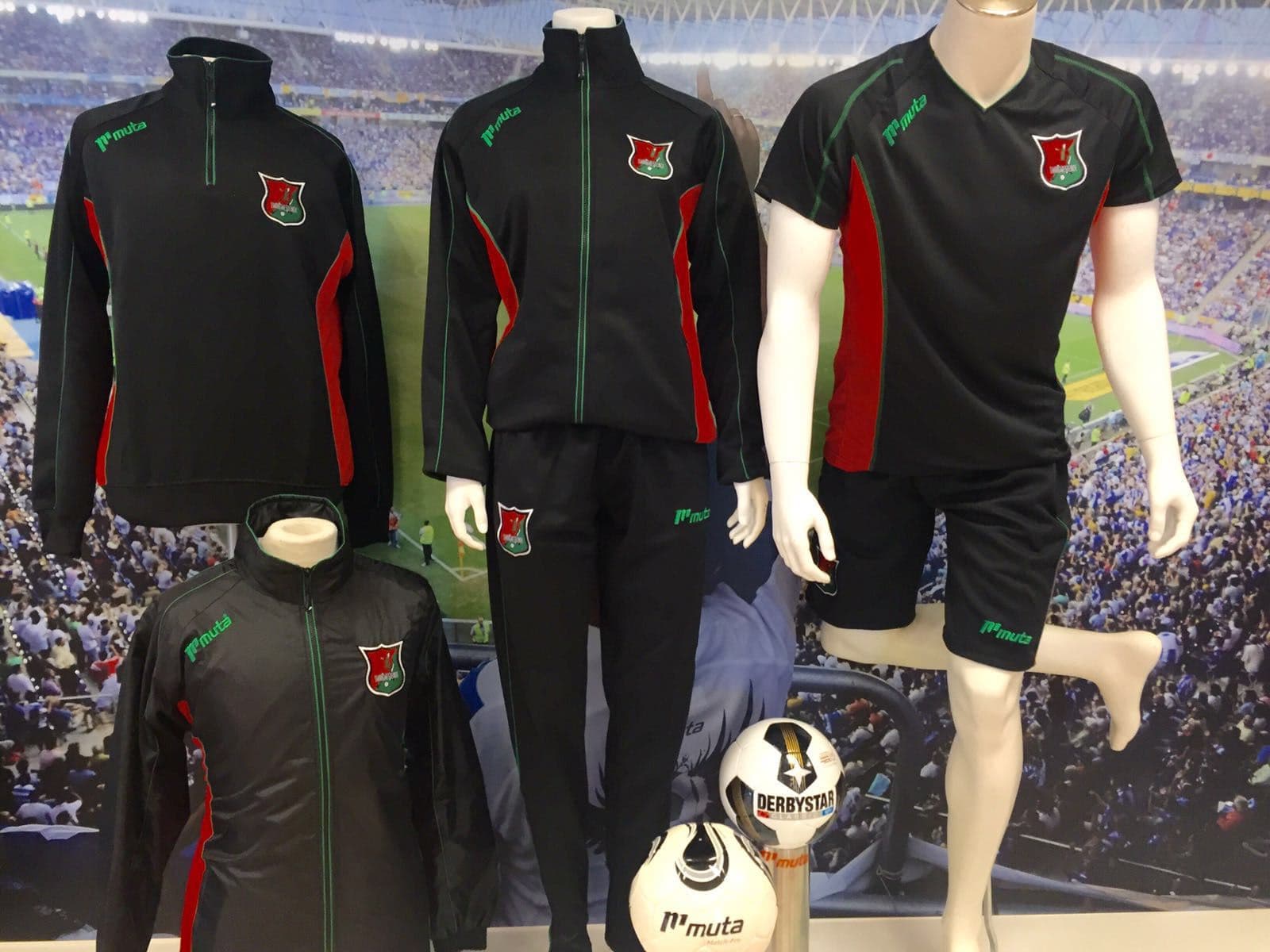 VVZ clubkleding — trainingspak, shirt en shorts